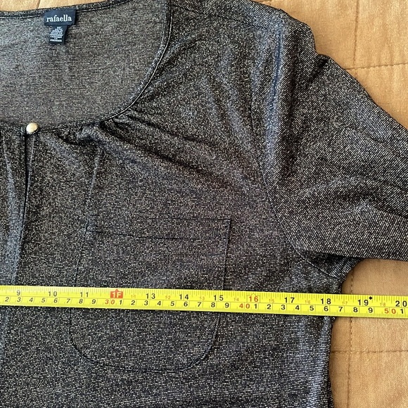 3/4 sleeve | gold and black | blouse | Size Medium - Picture 5 of 6